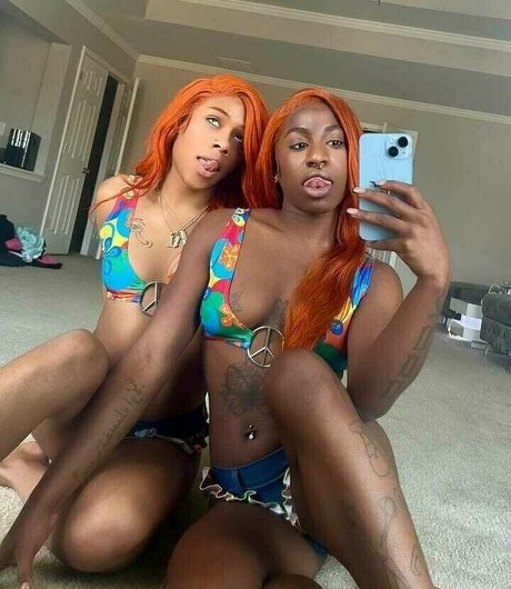 Foto di nudo di fuga di OnlyFans di Lesbehonest123