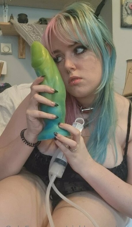 Naken lekkede OnlyFans-bilde av Sicklysuccubus