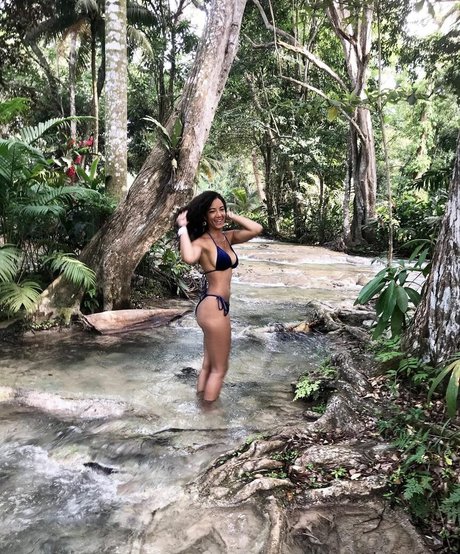 Alasti lekkinud OnlyFans-i pilt Heather Hemmens