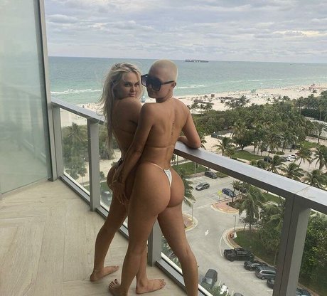 Обнаженная фотография утечки OnlyFans от Yourwifeylovesme