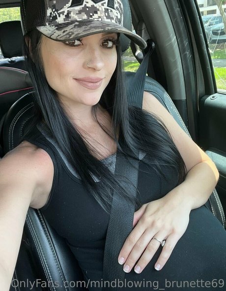 Обнаженная фотография утечки OnlyFans от Mindblowingbrunette69