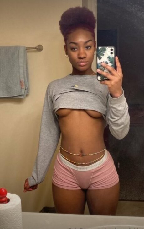 Nahá fotka uniklých OnlyFans od Neshomeleh