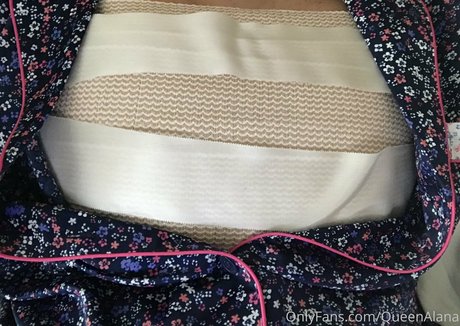 Naken läckt OnlyFans-bild av Queenalana