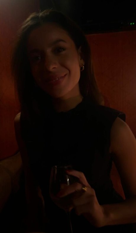 Foto di nudo di fuga di OnlyFans di Izabella Alvarez