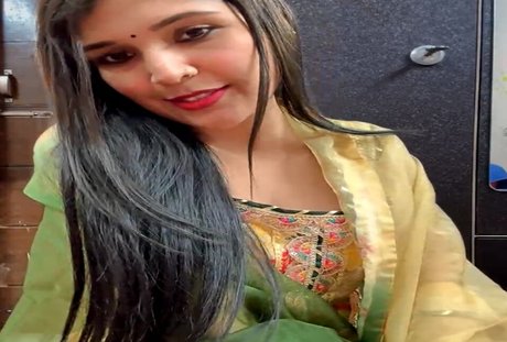 Nacktes geleaktes OnlyFans-Foto von Meenakashi