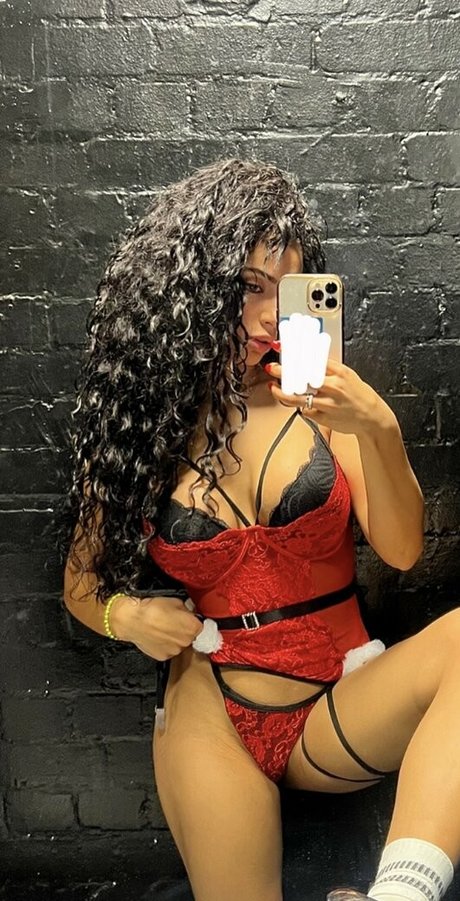 Alasti lekkinud OnlyFans-i pilt Leareynafaria