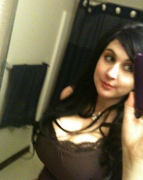 Обнаженная фотография утечки OnlyFans от Beverly Paige