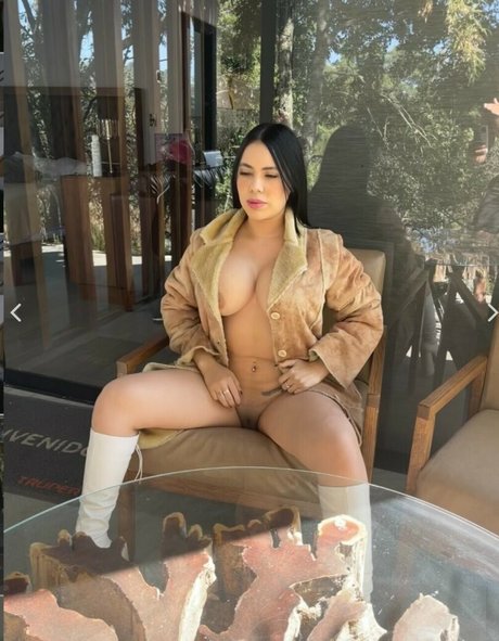 Обнаженная фотография утечки OnlyFans от Monserrat Gutierrez