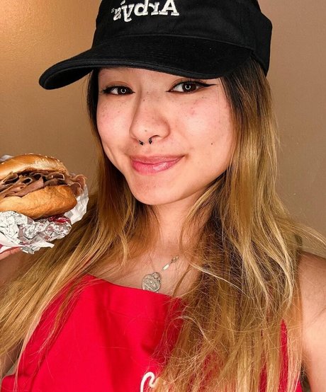 OnlyFans-model Aznbbyegg