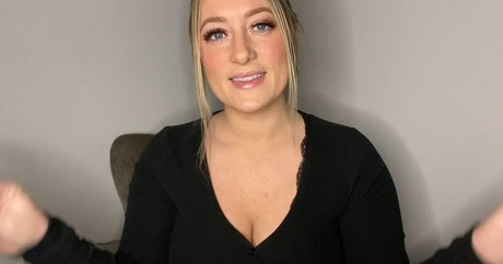 Naken lekkede OnlyFans-bilde av Miss Cassi