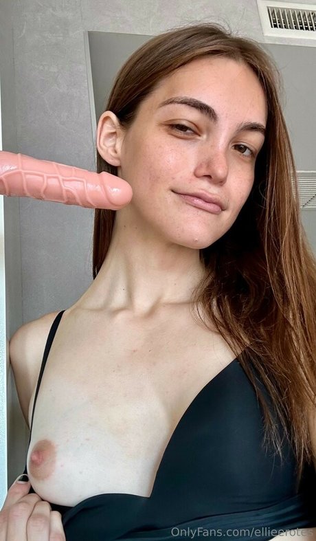 Naakte gelekte OnlyFans-foto van Ellieerotes