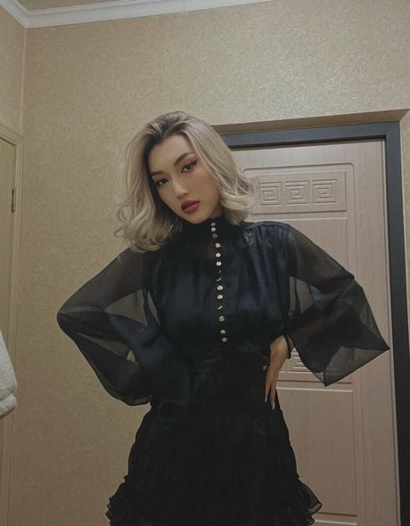 Naakte gelekte OnlyFans-foto van Jinray