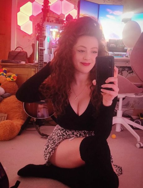 Naken lekkede OnlyFans-bilde av Emmagraceguitar