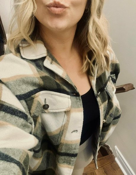 Nacktes geleaktes OnlyFans-Foto von Yournurseamber