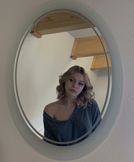 Anika Grace OnlyFansリークヌード写真