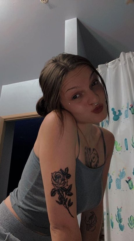 Обнаженная фотография утечки OnlyFans от Rhiannon Jena