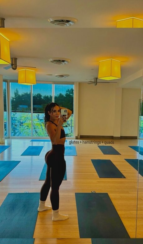 Naakte gelekte OnlyFans-foto van Alissa Oddo