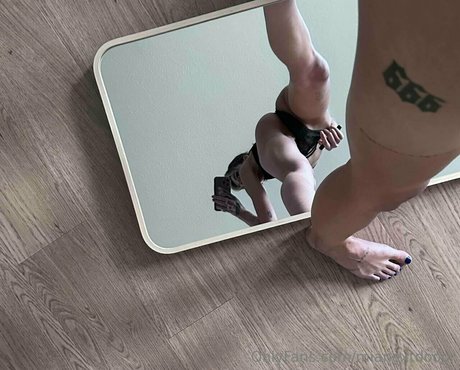 Nahá fotka uniklých OnlyFans od Mianextdooor