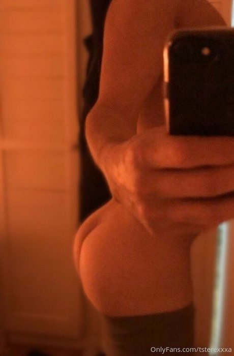 Naakte gelekte OnlyFans-foto van Tsmendoza