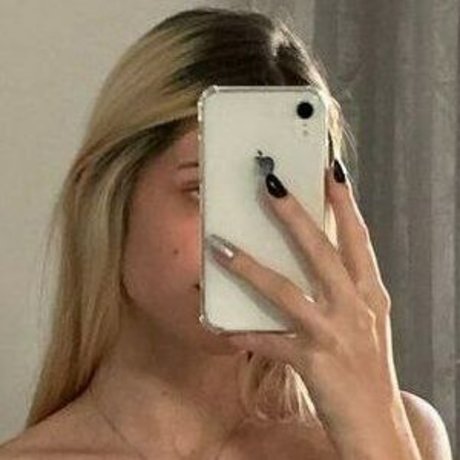Nahá fotka uniklých OnlyFans od Evyvieiraoficial
