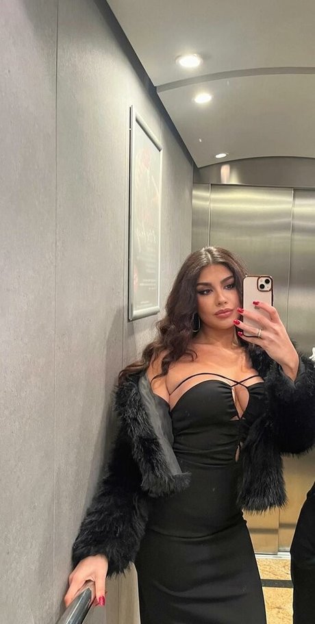 Nahá fotka uniklých OnlyFans od Vanessa Zachariadi