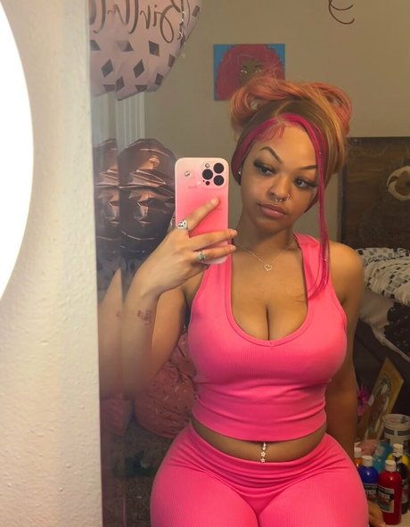 Naken läckt OnlyFans-bild av Mrssupersoaker9000