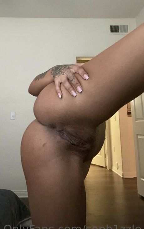 Soph1zzle naked leaks OnlyFans pic