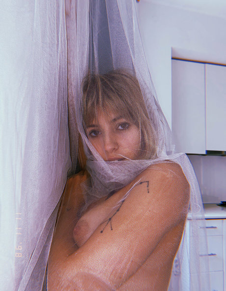 Naken lekkede OnlyFans-bilde av Avery