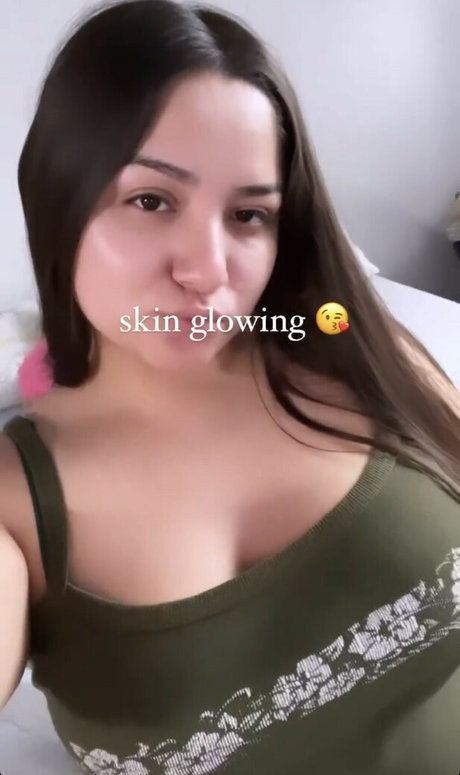 Обнаженная фотография утечки OnlyFans от Mami47