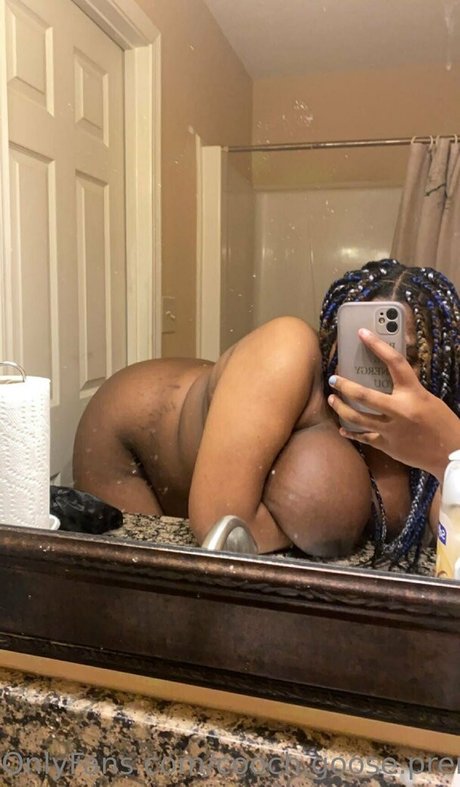 Naken lekkede OnlyFans-bilde av Coochgoosepremium