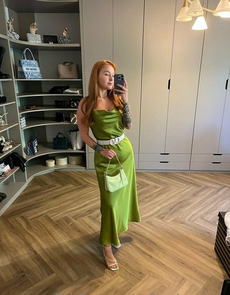 Foto di nudo di fuga di OnlyFans di Redheadragonvip