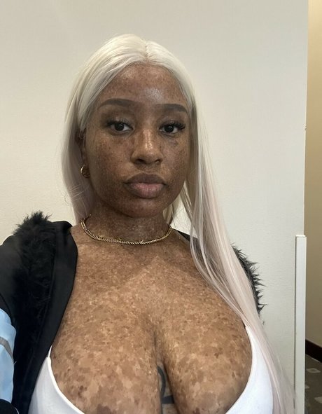 Обнаженная фотография утечки OnlyFans от Freckledn