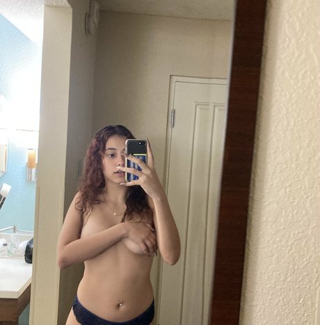 Naakte gelekte OnlyFans-foto van Mollycreamss