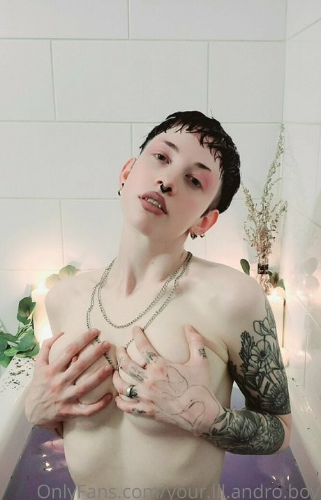 Nahá fotka uniklých OnlyFans od Yourlilandroboy