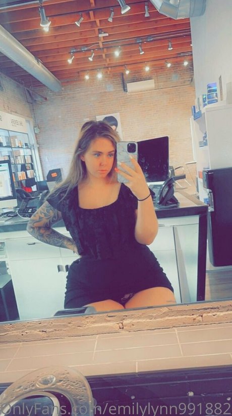 Naakte gelekte OnlyFans-foto van Emilylynn026