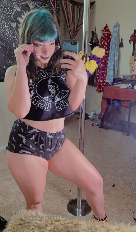 Nacktes geleaktes OnlyFans-Foto von Damndestcreature2