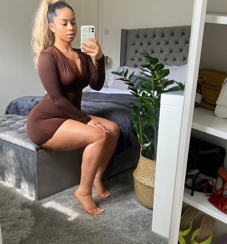 Обнаженная фотография утечки OnlyFans от Leah Marie