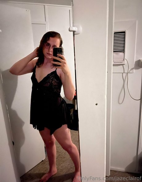 Alasti lekkinud OnlyFans-i pilt Jazeclairof