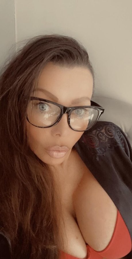 Обнаженная фотография утечки OnlyFans от Lea Walker