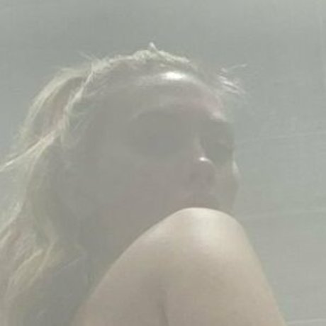 Alasti lekkinud OnlyFans-i pilt Mikki B