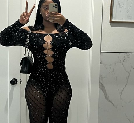 Naakte gelekte OnlyFans-foto van Yazmynswrld