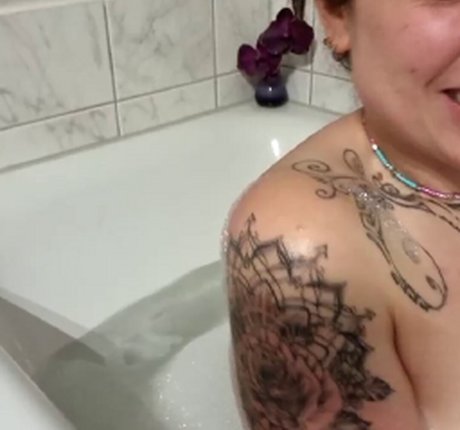 Naken lekkede OnlyFans-bilde av Lunaticminx