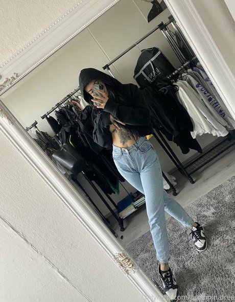 Обнаженная фотография утечки OnlyFans от Asianiina