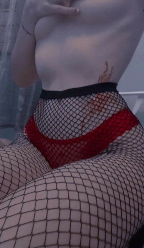 Naken lekkede OnlyFans-bilde av Punkdoberman