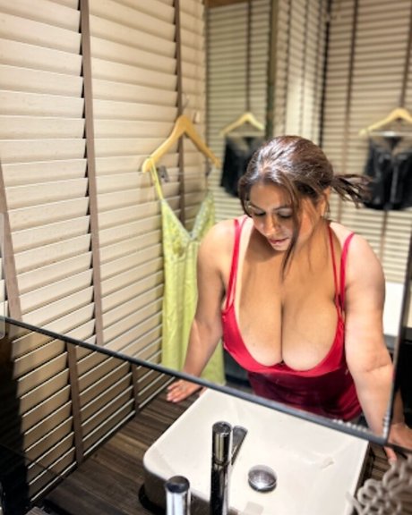 Foto desnuda filtrada de OnlyFans de Charu S