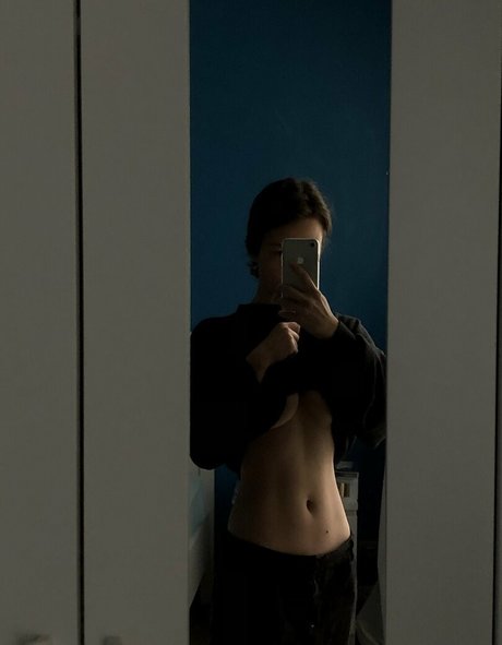 Naakte gelekte OnlyFans-foto van Barbsbody