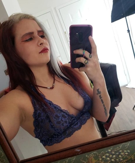 Nacktes geleaktes OnlyFans-Foto von Masha Slamovich