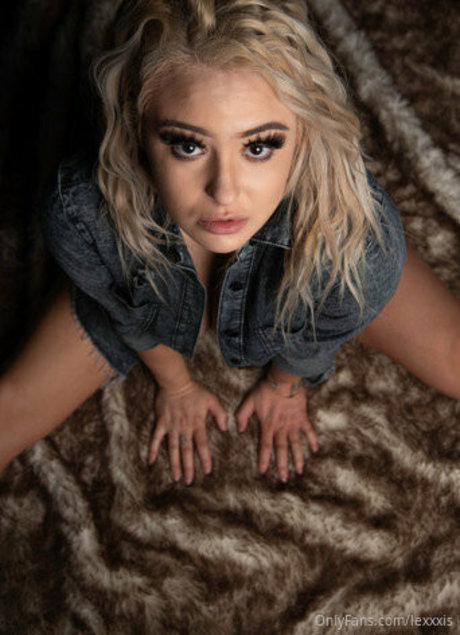 Naakte gelekte OnlyFans-foto van Lexxxis
