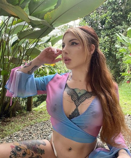 Foto di nudo di fuga di OnlyFans di Vera Rayder