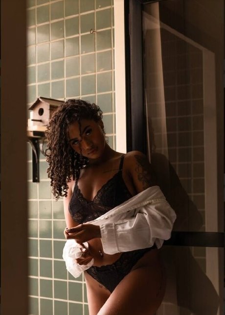 Naken lekkede OnlyFans-bilde av Fernanda Souza